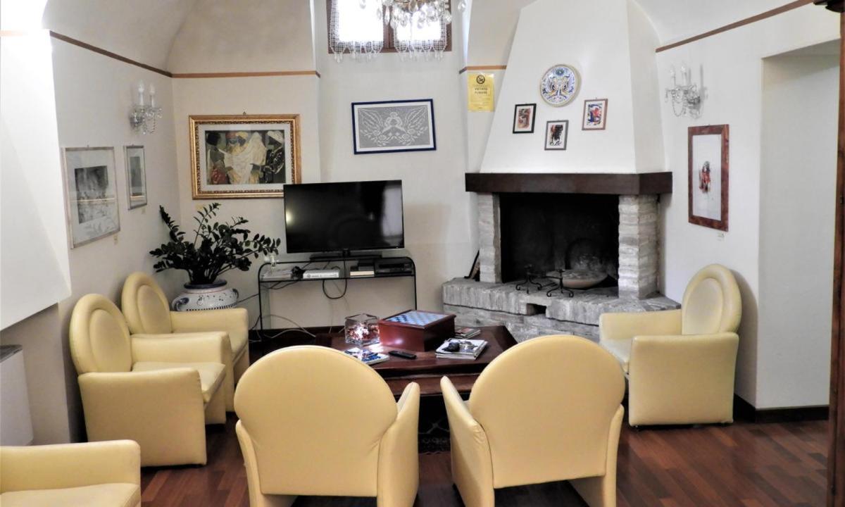 Deco Hotel Перуджа Екстериор снимка