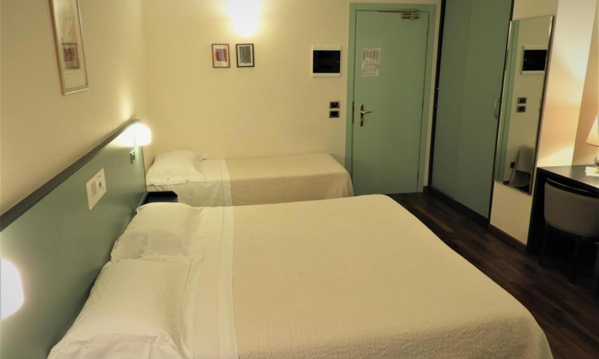 Deco Hotel Перуджа Екстериор снимка