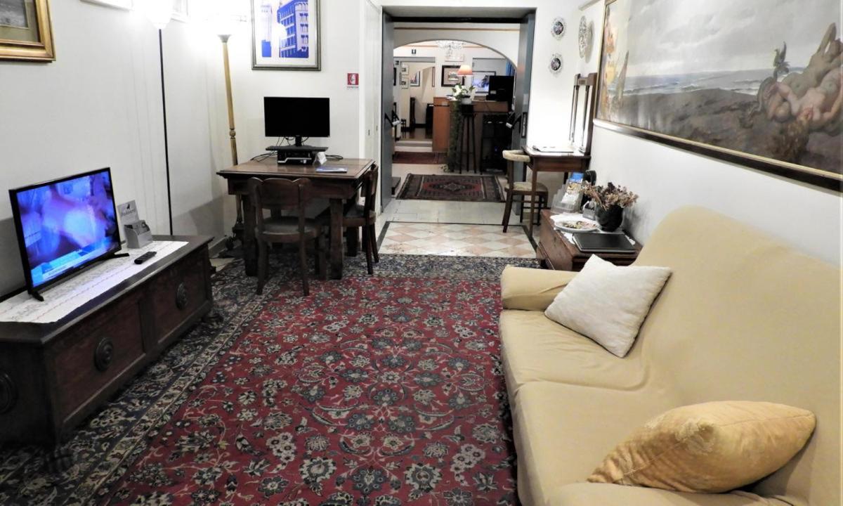 Deco Hotel Перуджа Екстериор снимка