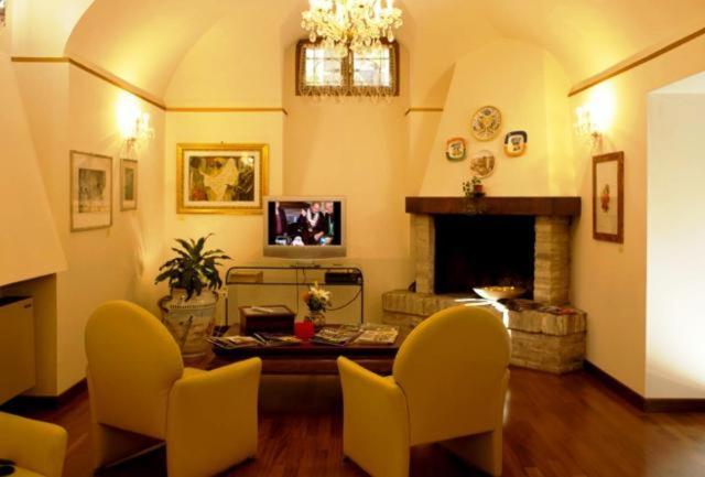 Deco Hotel Перуджа Екстериор снимка